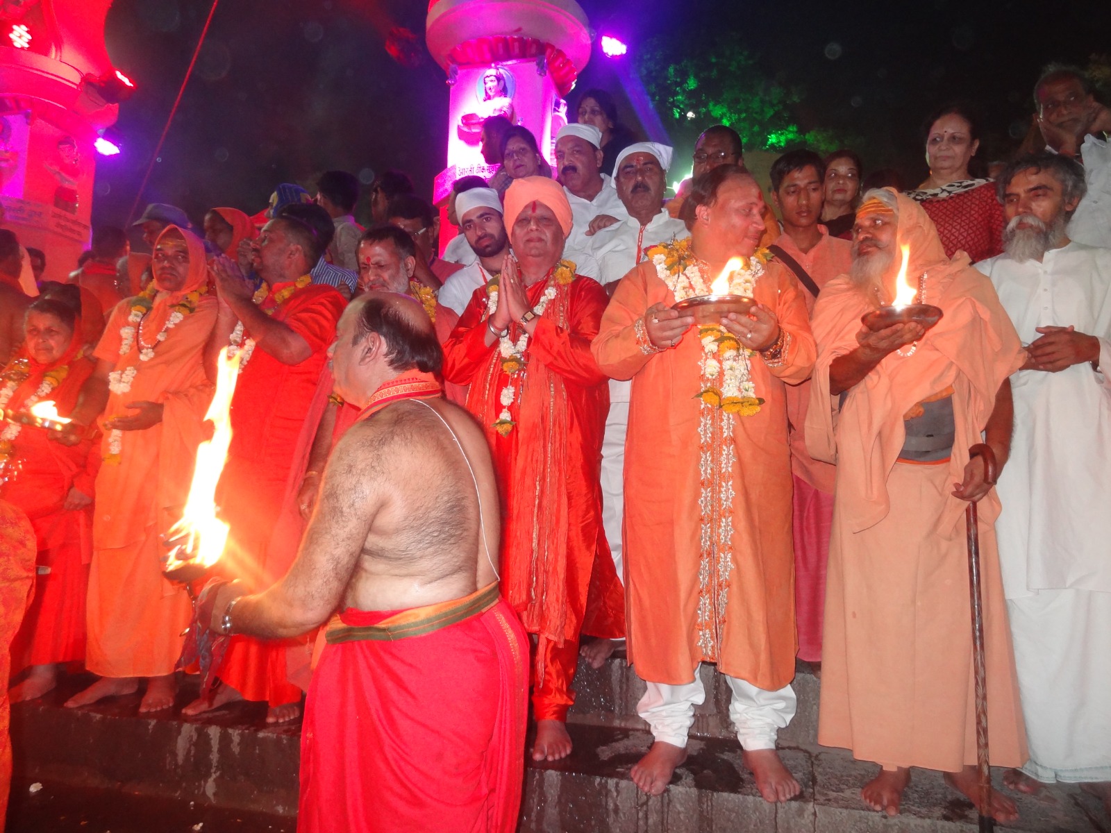 Mahamandaleshwar Sant Shri Subhash Bapu Ji Maharaj and Guru Maa Mithlesh Ji