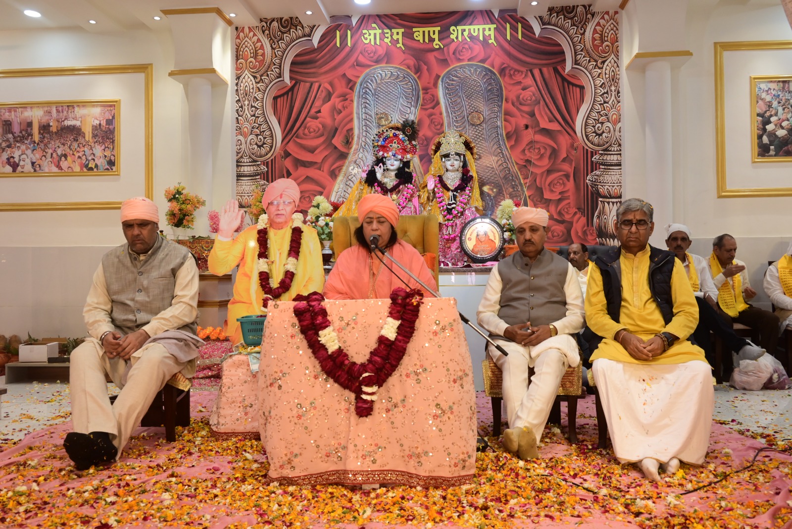 Mahamandaleshwar Sant Shri Subhash Bapu Ji Maharaj and Guru Maa Mithlesh Ji