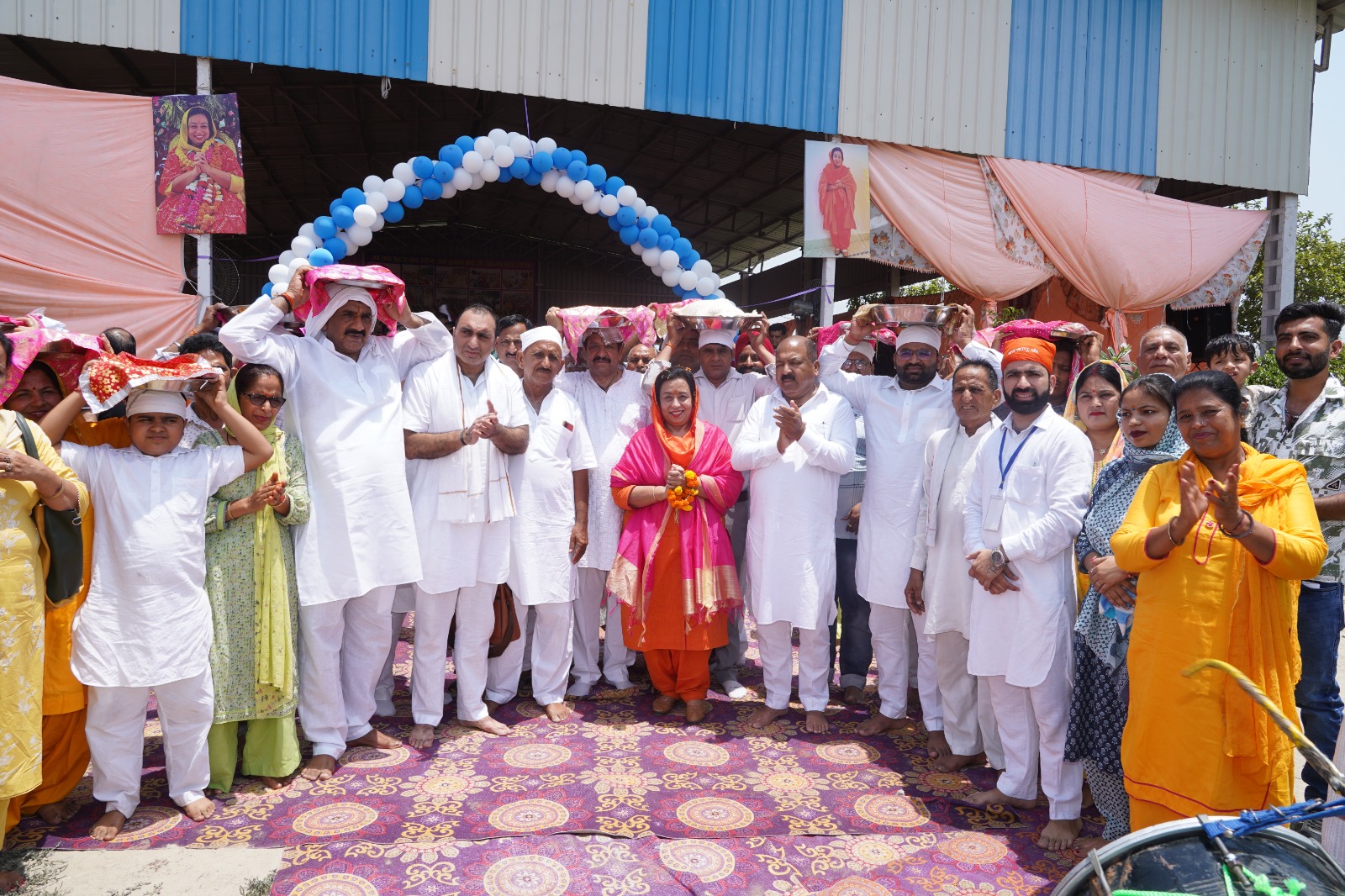 Mahamandaleshwar Sant Shri Subhash Bapu Ji Maharaj and Guru Maa Mithlesh Ji