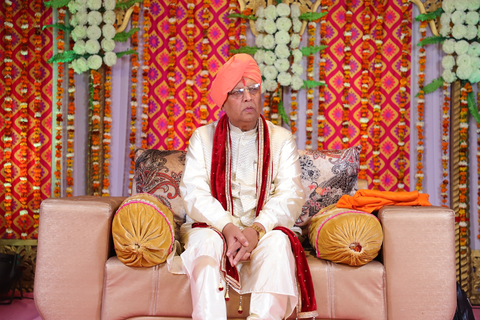 Mahamandaleshwar Sant Shri Subhash Bapu Ji Maharaj and Guru Maa Mithlesh Ji