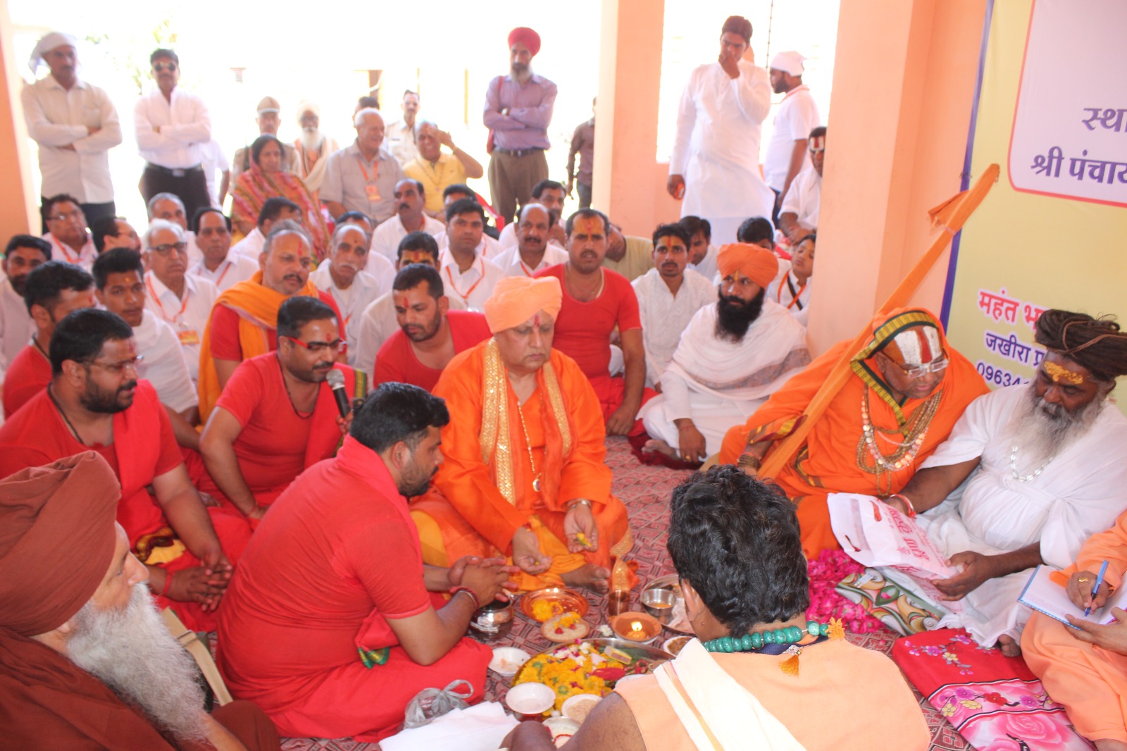 Mahamandaleshwar Sant Shri Subhash Bapu Ji Maharaj and Guru Maa Mithlesh Ji