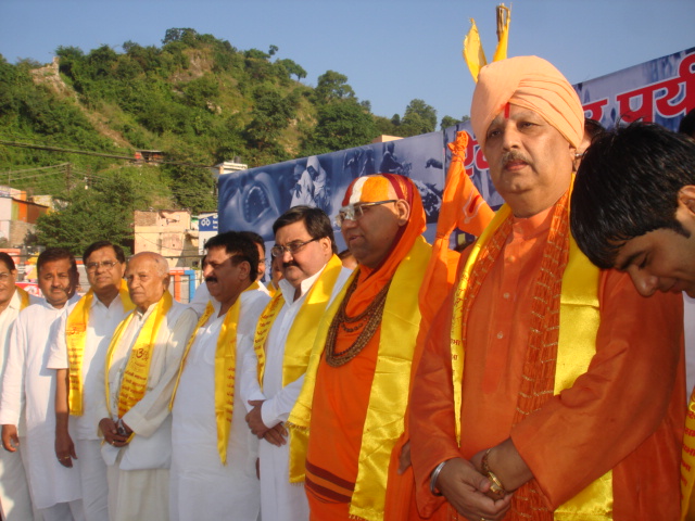 Mahamandaleshwar Sant Shri Subhash Bapu Ji Maharaj and Guru Maa Mithlesh Ji