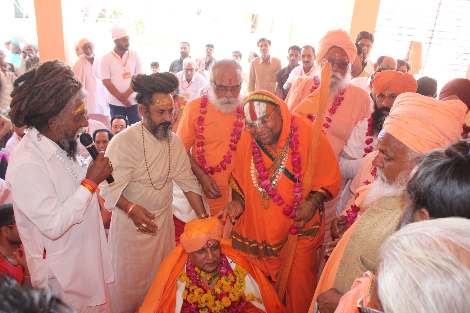Mahamandaleshwar Sant Shri Subhash Bapu Ji Maharaj and Guru Maa Mithlesh Ji