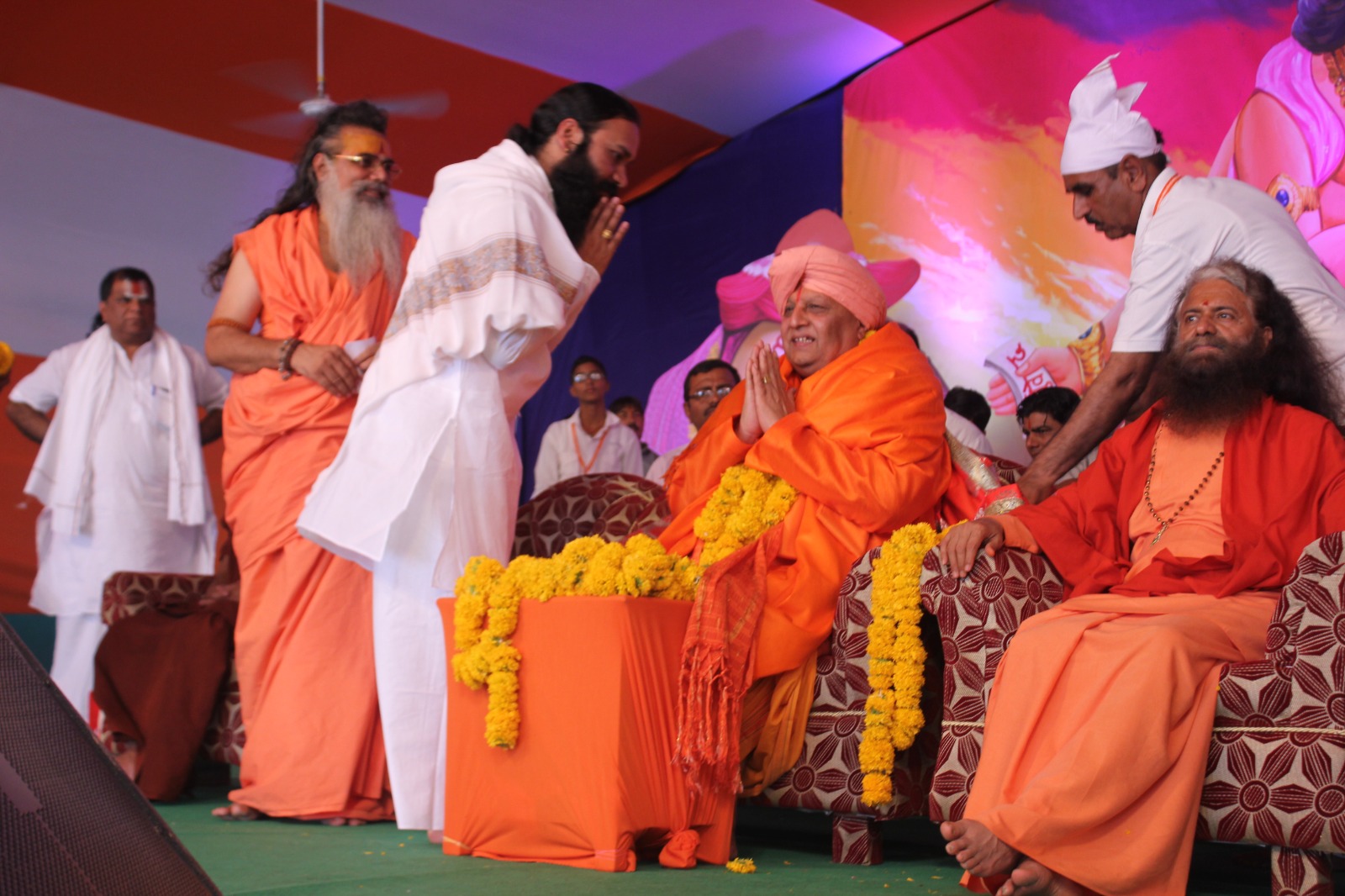 Mahamandaleshwar Sant Shri Subhash Bapu Ji Maharaj and Guru Maa Mithlesh Ji