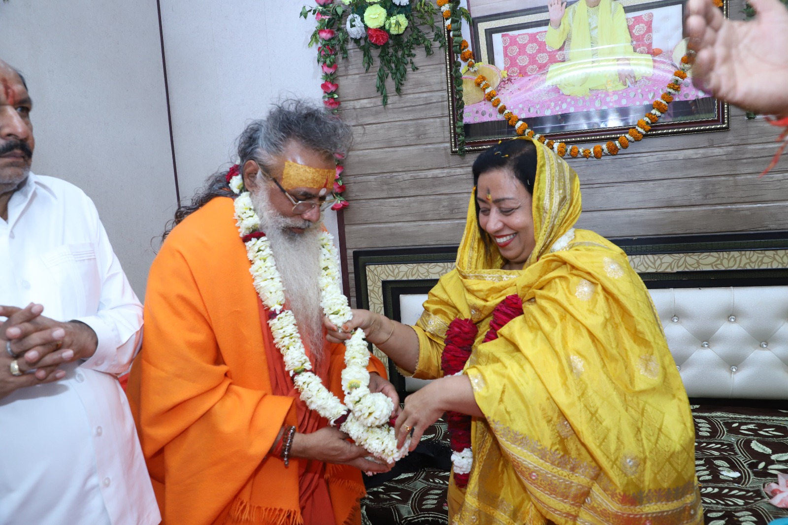 Mahamandaleshwar Sant Shri Subhash Bapu Ji Maharaj and Guru Maa Mithlesh Ji