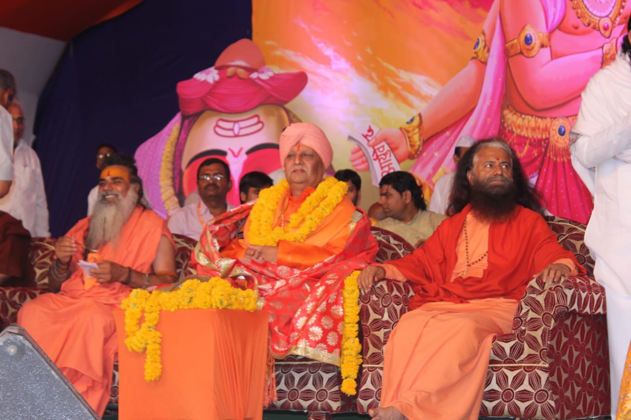 Mahamandaleshwar Sant Shri Subhash Bapu Ji Maharaj and Guru Maa Mithlesh Ji