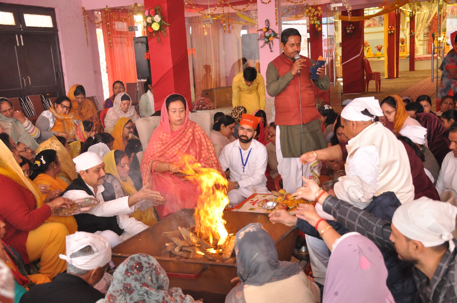 Mahamandaleshwar Sant Shri Subhash Bapu Ji Maharaj and Guru Maa Mithlesh Ji