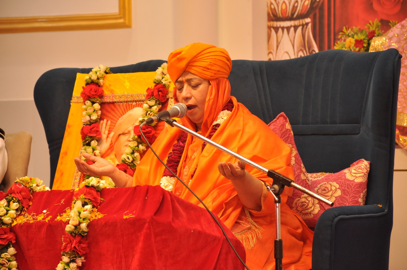 Mahamandaleshwar Sant Shri Subhash Bapu Ji Maharaj and Guru Maa Mithlesh Ji