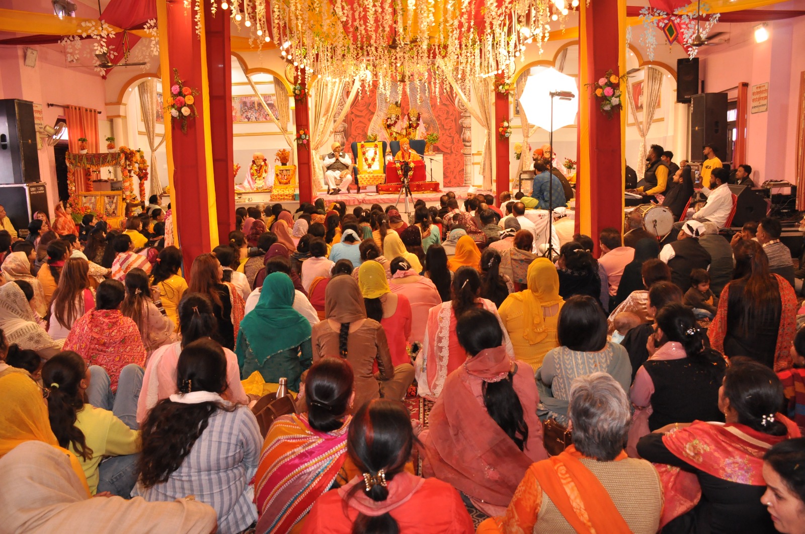 Mahamandaleshwar Sant Shri Subhash Bapu Ji Maharaj and Guru Maa Mithlesh Ji